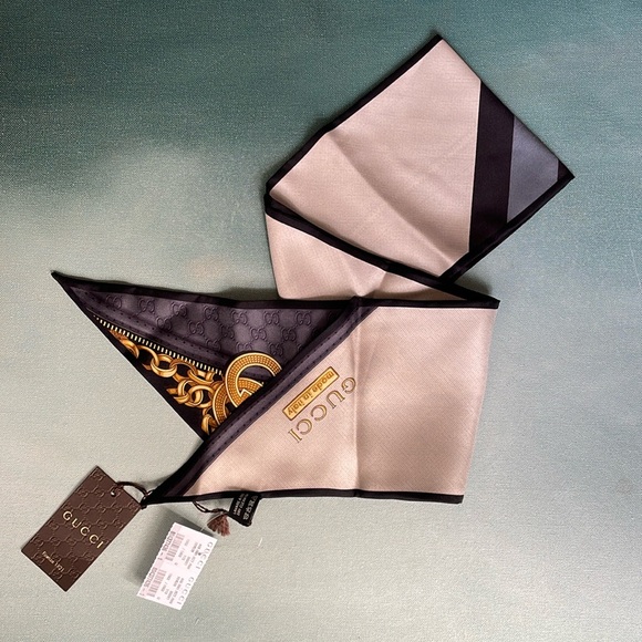 Authentic Gucci Monogram GG Silk Scarf - Picture 8 of 15
